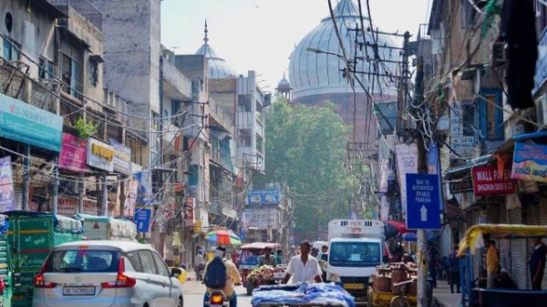 从抢充煤气罐到抢购电磁炉，中东局势点燃印度“能源危机”